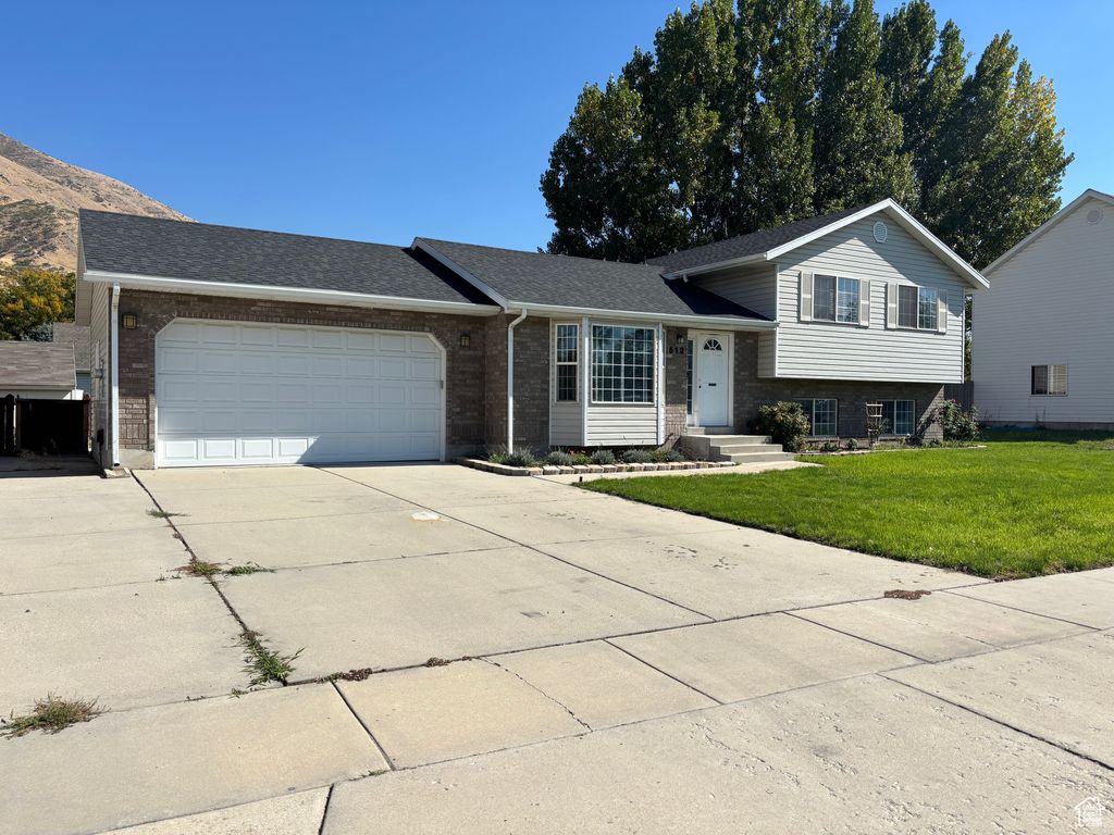 Photo of 512 N 400 E, Springville, UT 84663 (MLS # 2116131)