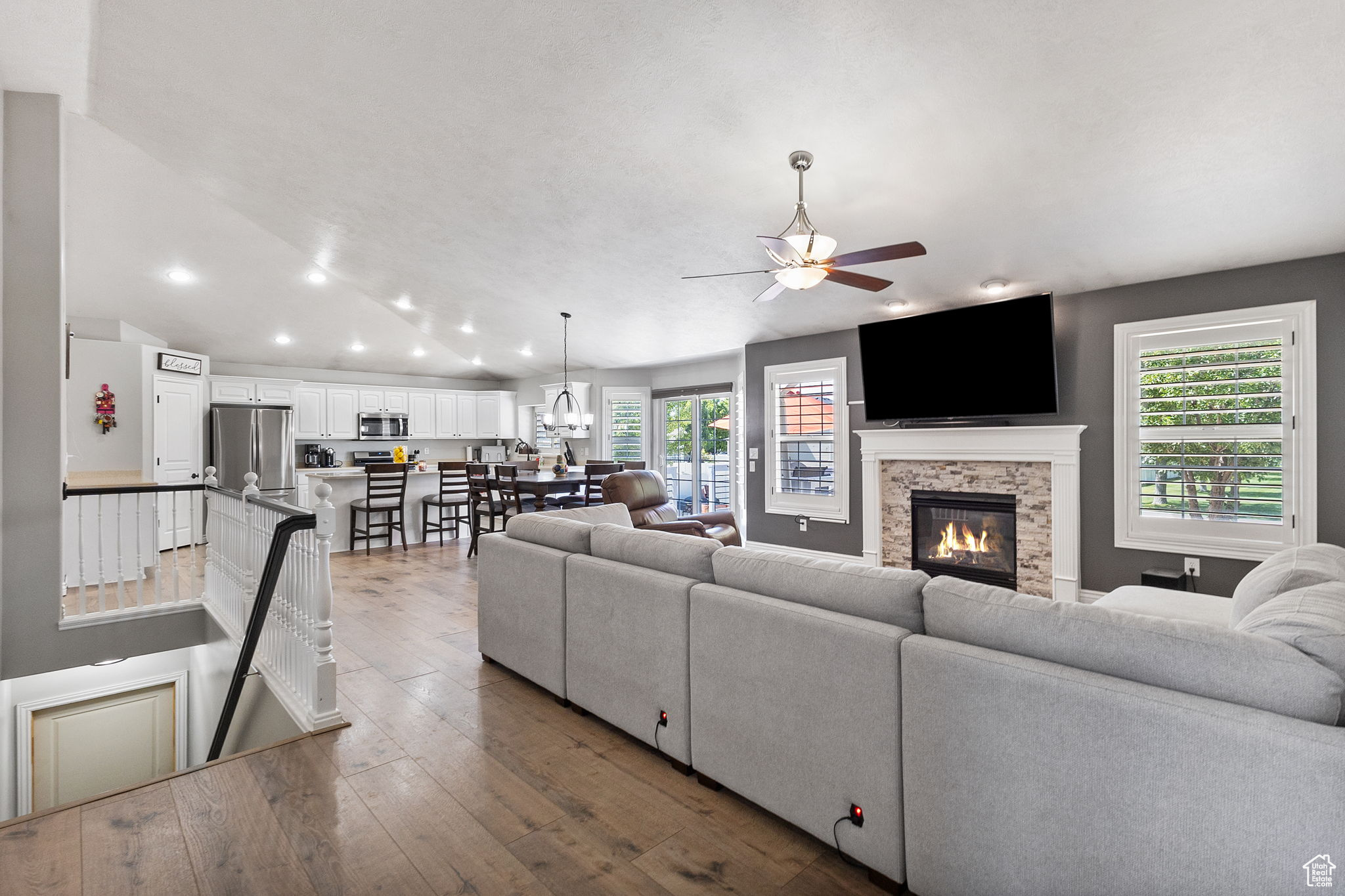 COUNTRY CROSSING - Residential