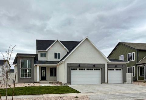 Photo of 2915 N KINGBIRD DR #610, Eagle Mountain, UT 84005 (MLS # 2148406)