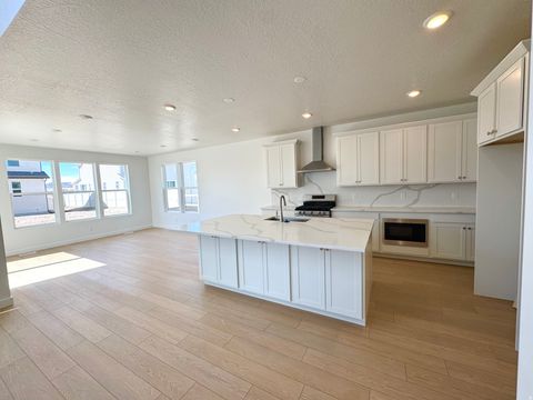Tiny photo for 2915 N KINGBIRD DR #610, Eagle Mountain, UT 84005 (MLS # 2148406)