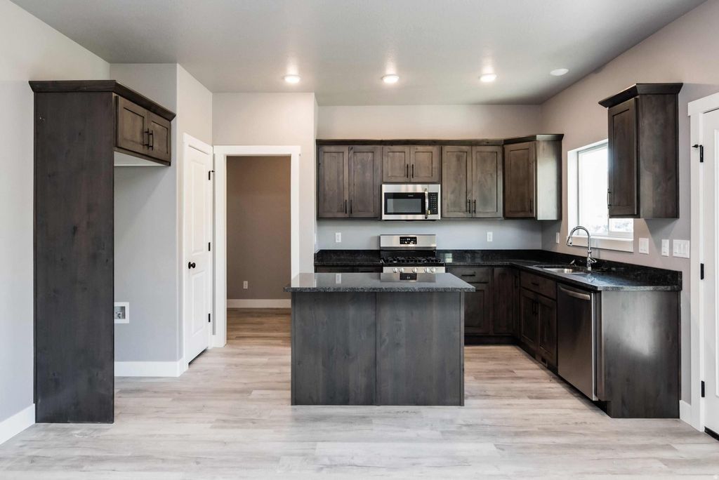 Photo of 69 N 850 W, Hyrum, UT 84319 (MLS # 2150328)