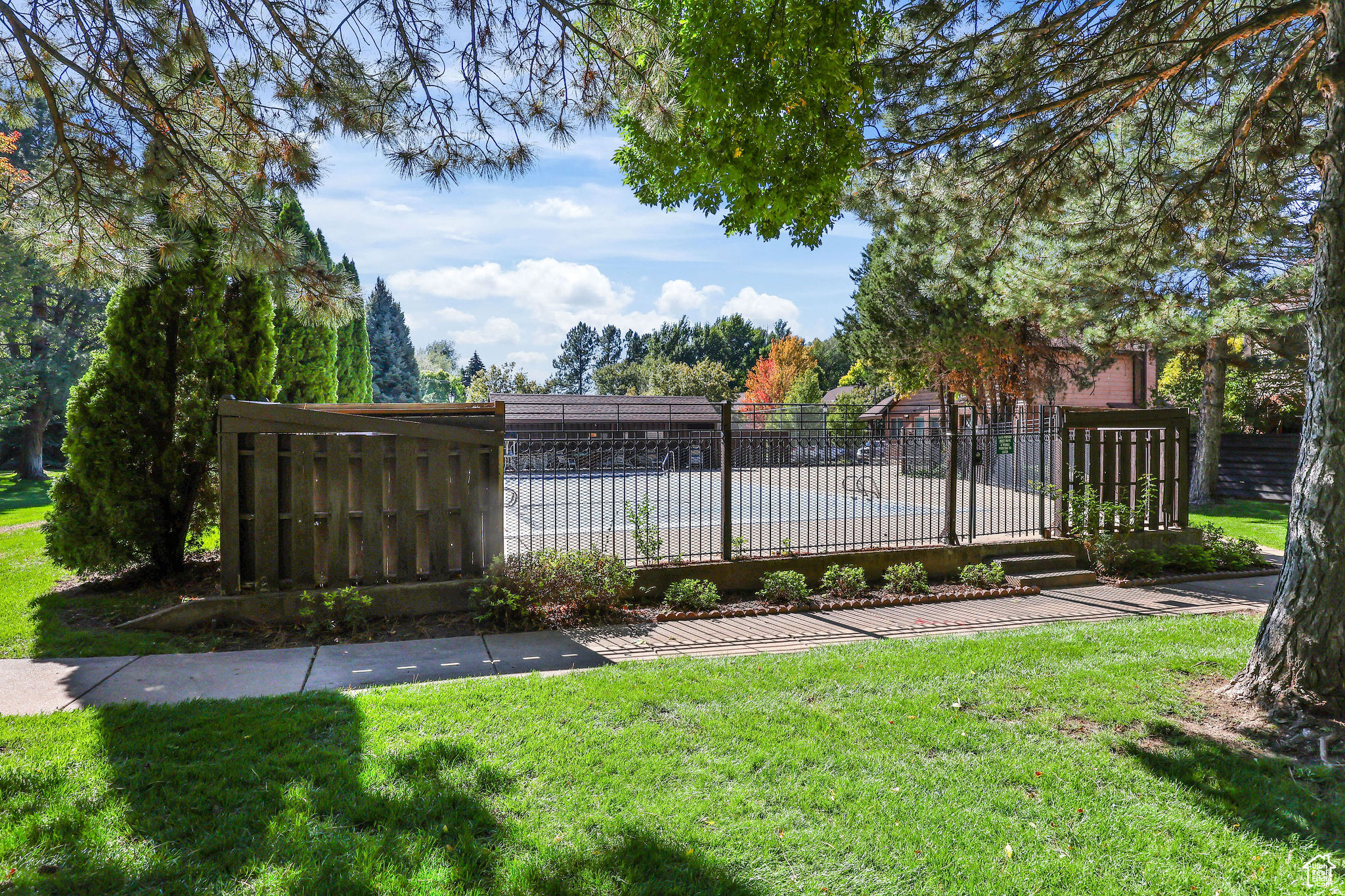 CHERRY WOOD - Residential