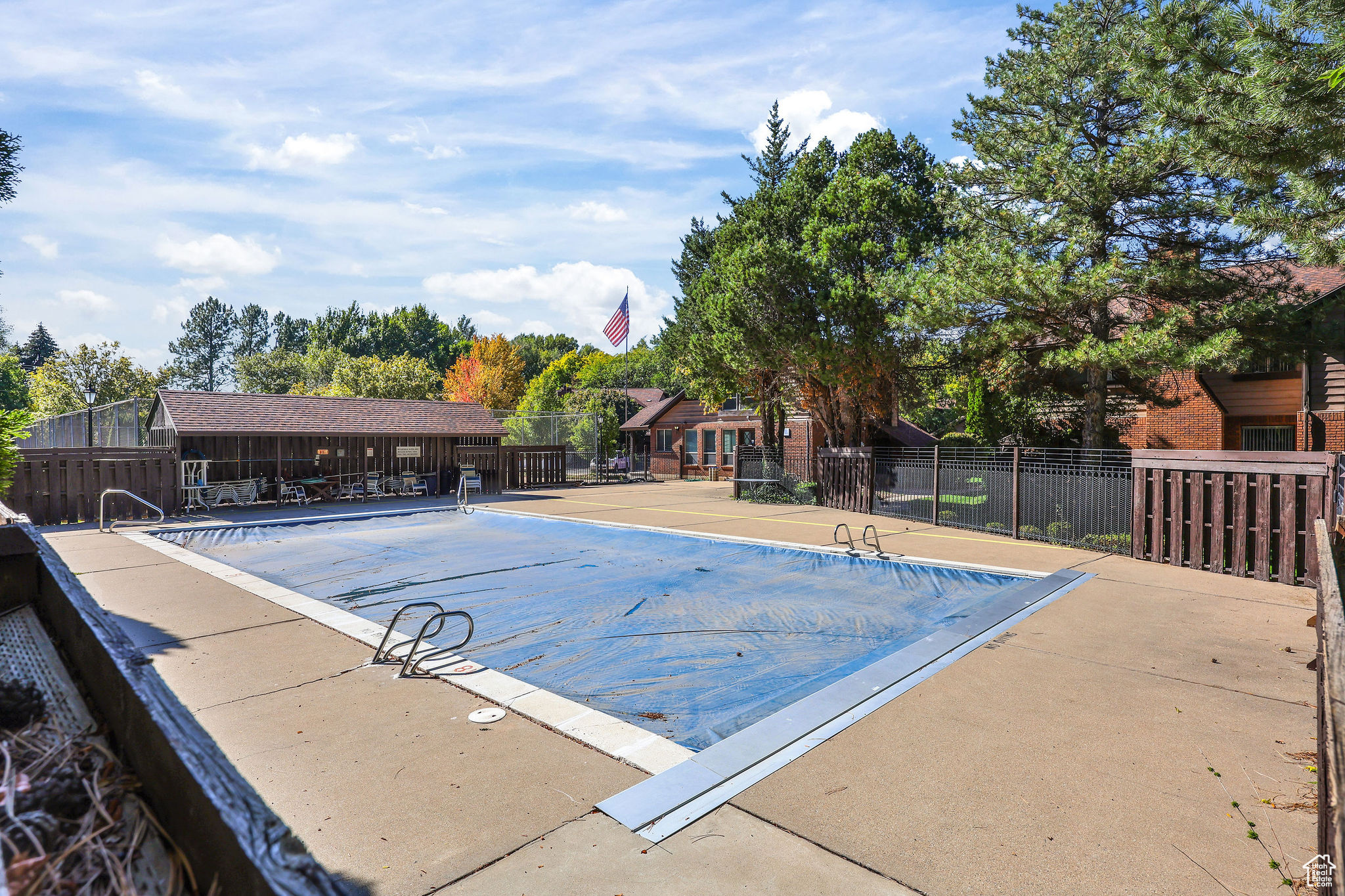 CHERRY WOOD - Residential