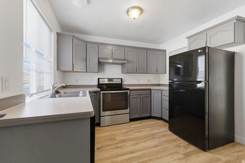 Tiny photo for 977 E 100 S, Payson, UT 84651 (MLS # 2143767)