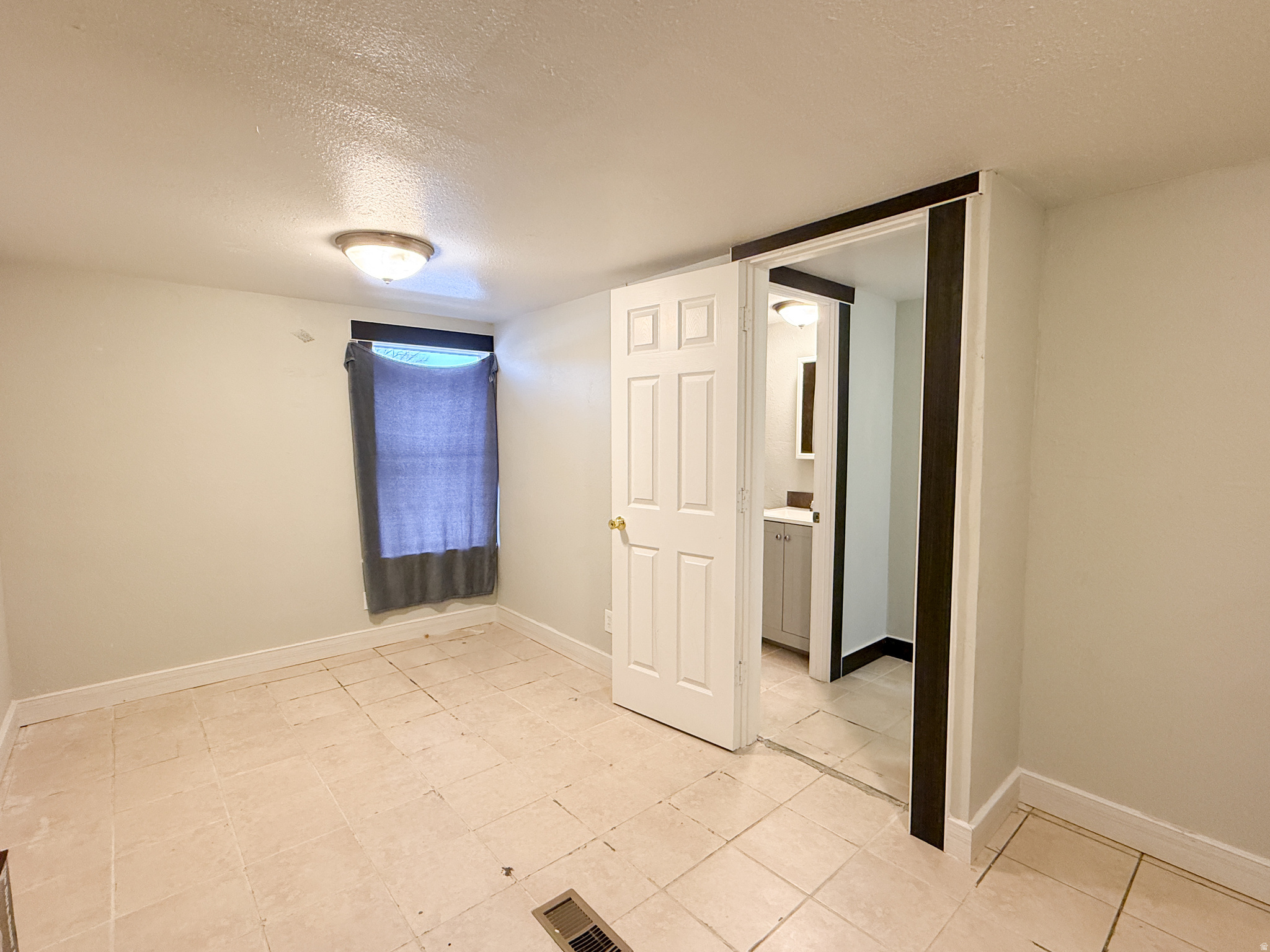 TOWN AND COUNTRY ESTATES - Residential