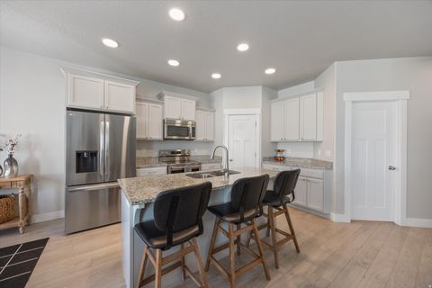Tiny photo for 14443 S QUIET SHADE DR, Herriman, UT 84096 (MLS # 2135608)