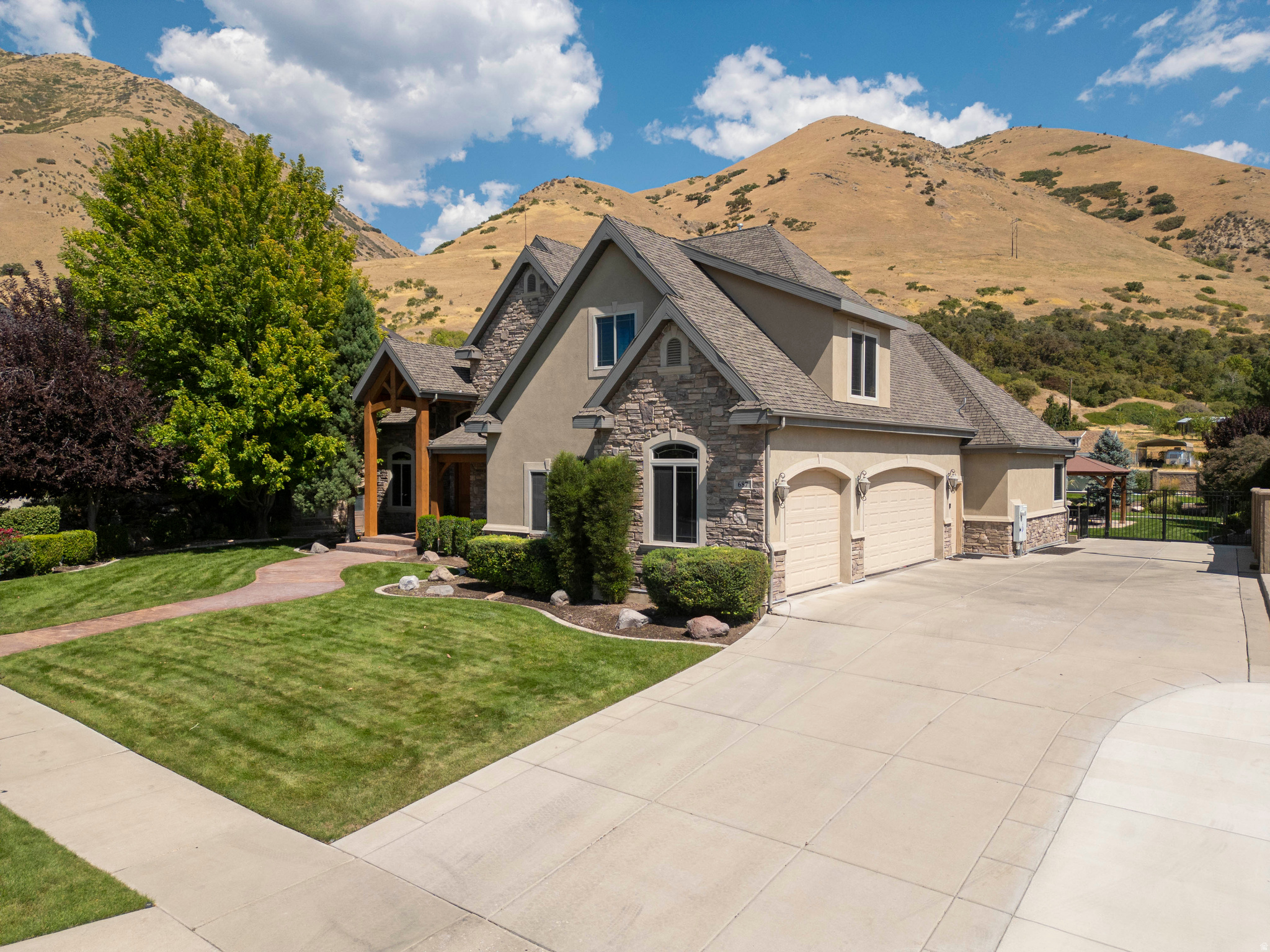 CHERRY CREEK - Residential
