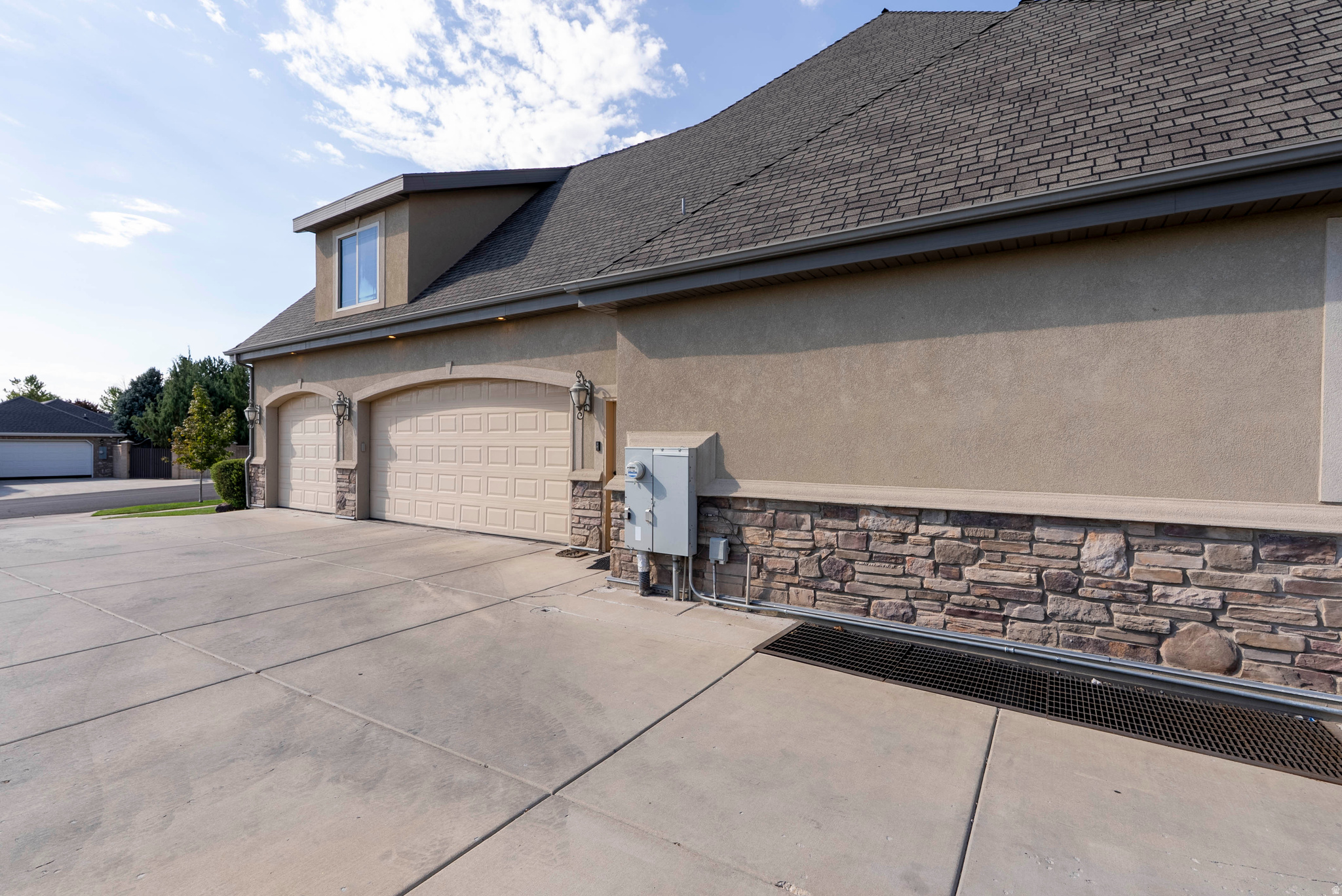 CHERRY CREEK - Residential