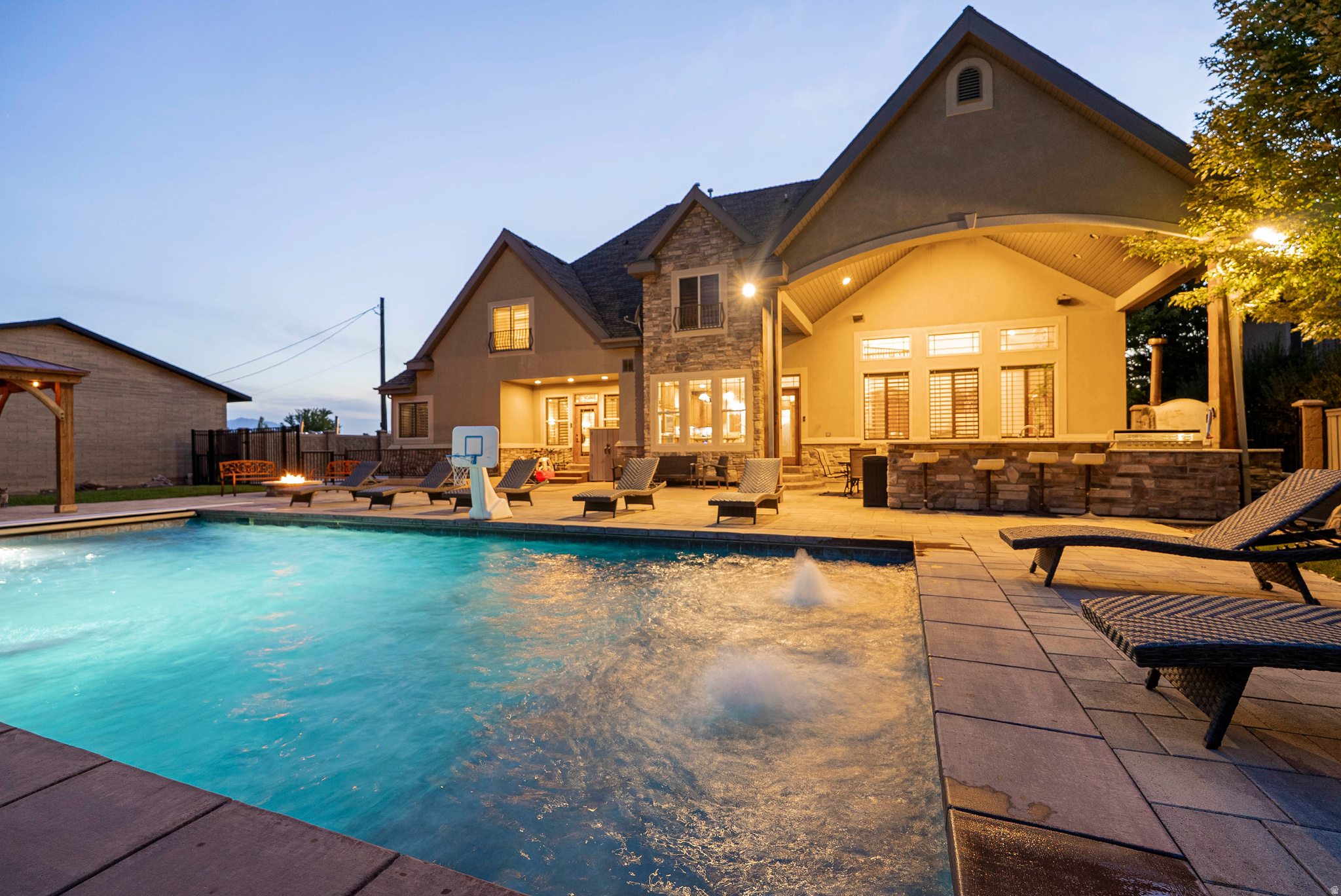CHERRY CREEK - Residential