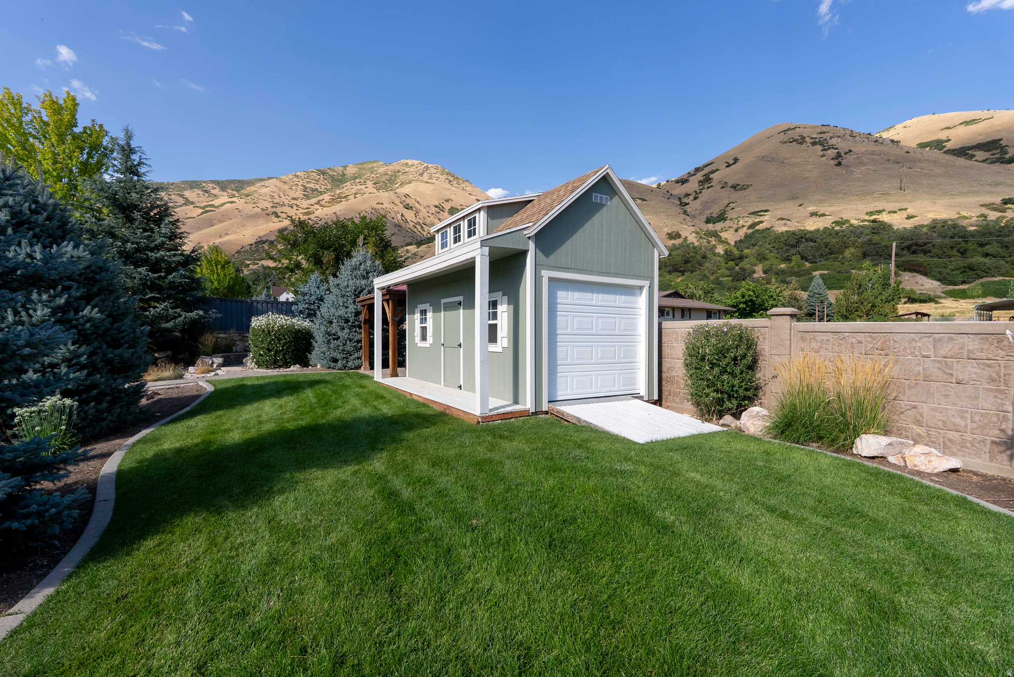 CHERRY CREEK - Residential