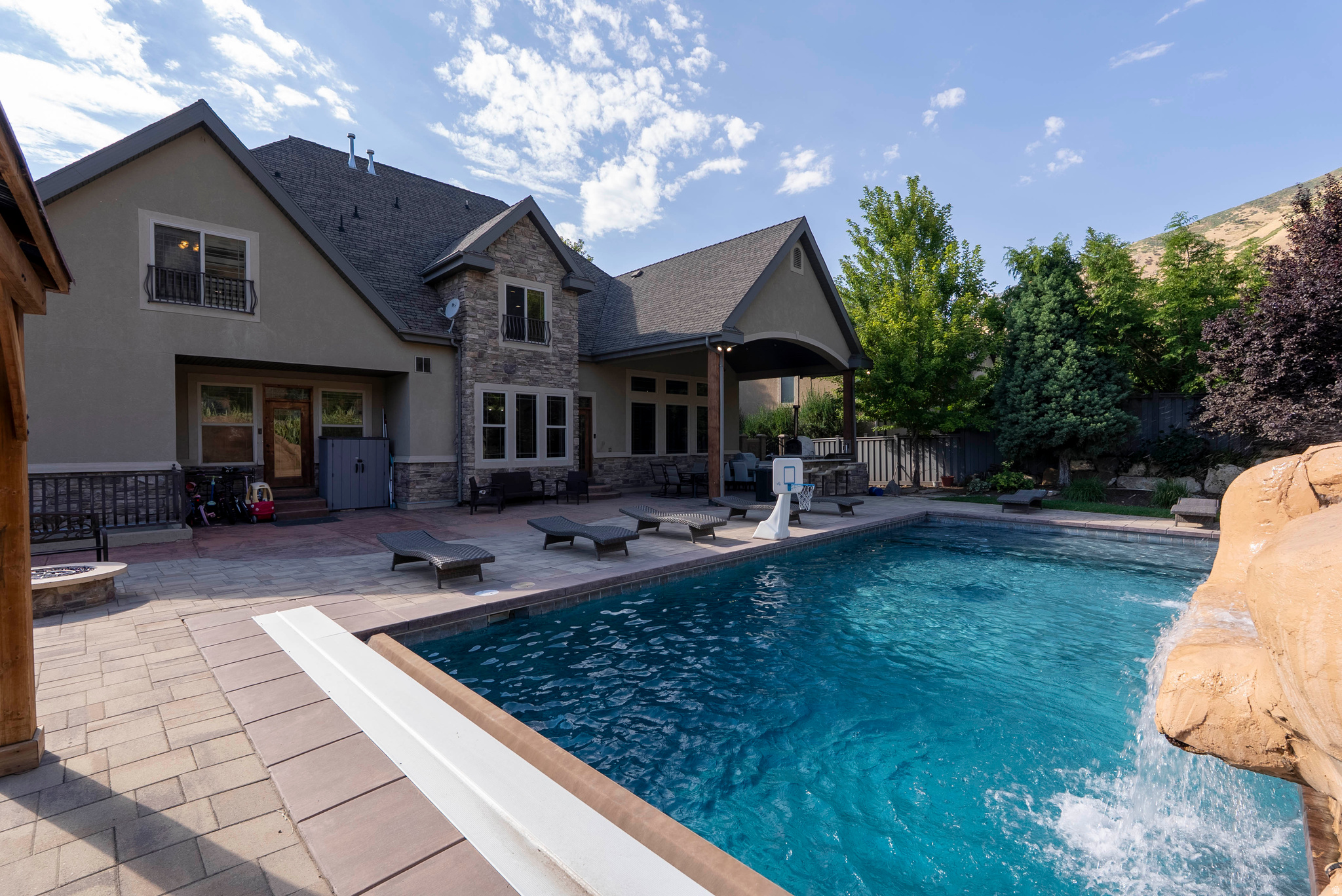 CHERRY CREEK - Residential