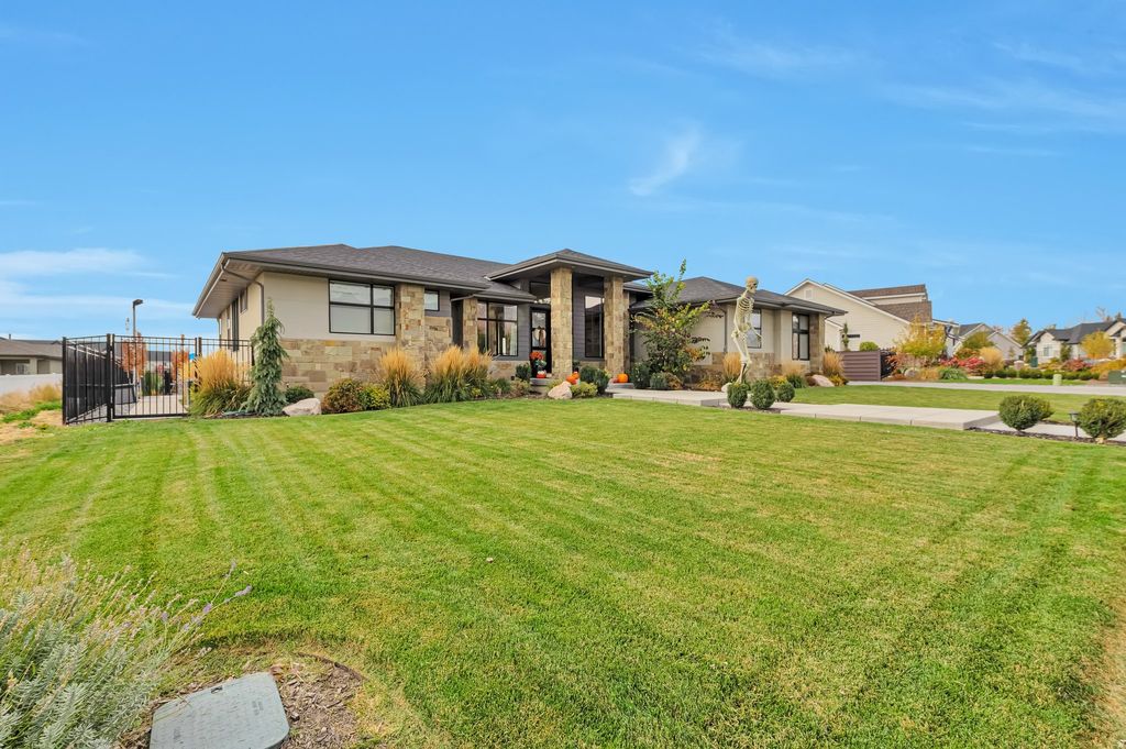 Photo of 15 N MORNING MIST LN, Kaysville, UT 84037 (MLS # 2146411)
