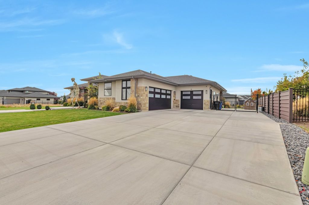 Photo of 15 N MORNING MIST LN, Kaysville, UT 84037 (MLS # 2146411)