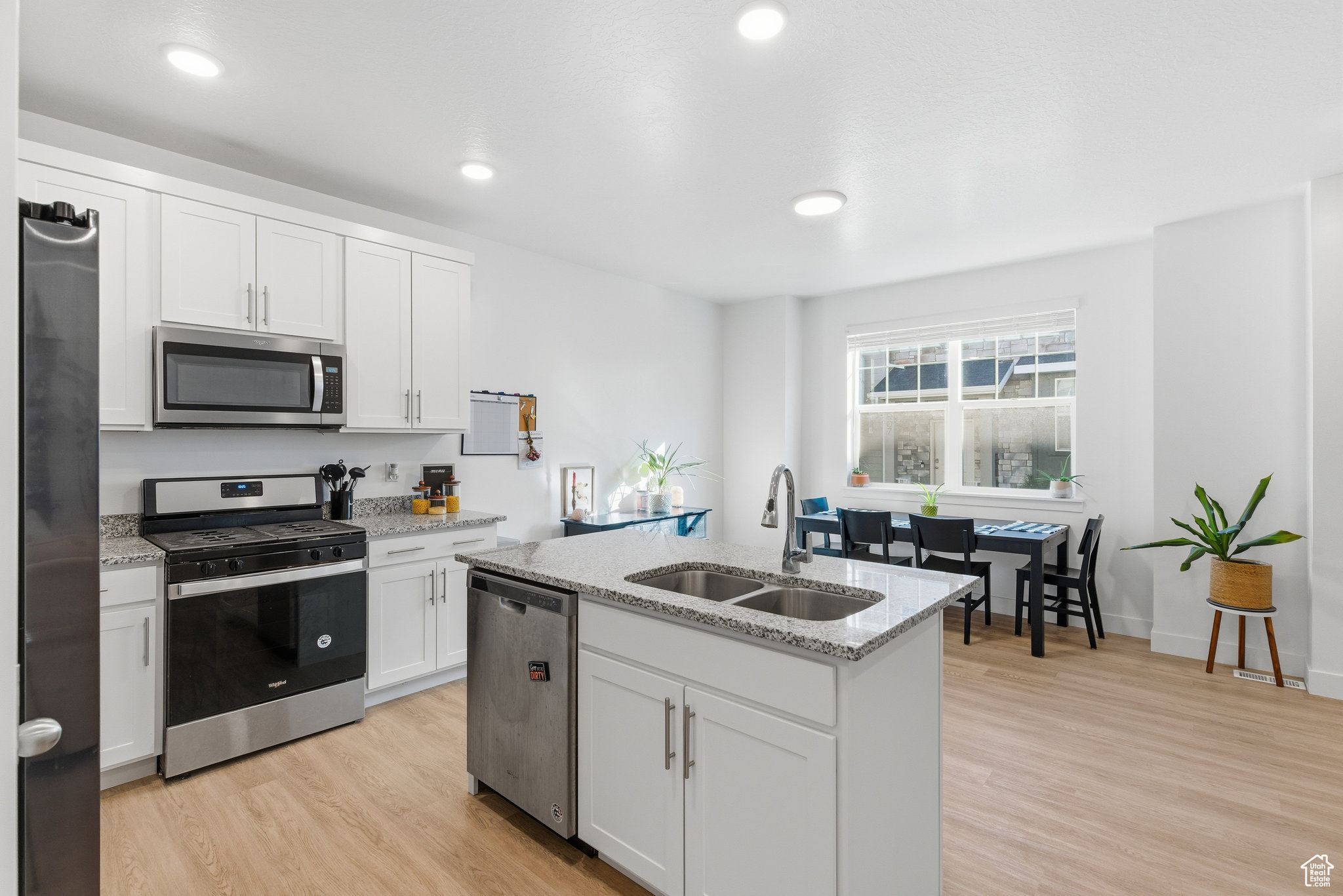 ANELA TOWNHOMES - Residential