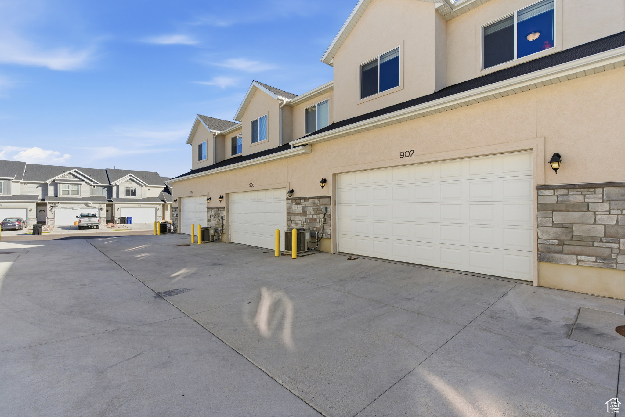 ANELA TOWNHOMES - Residential