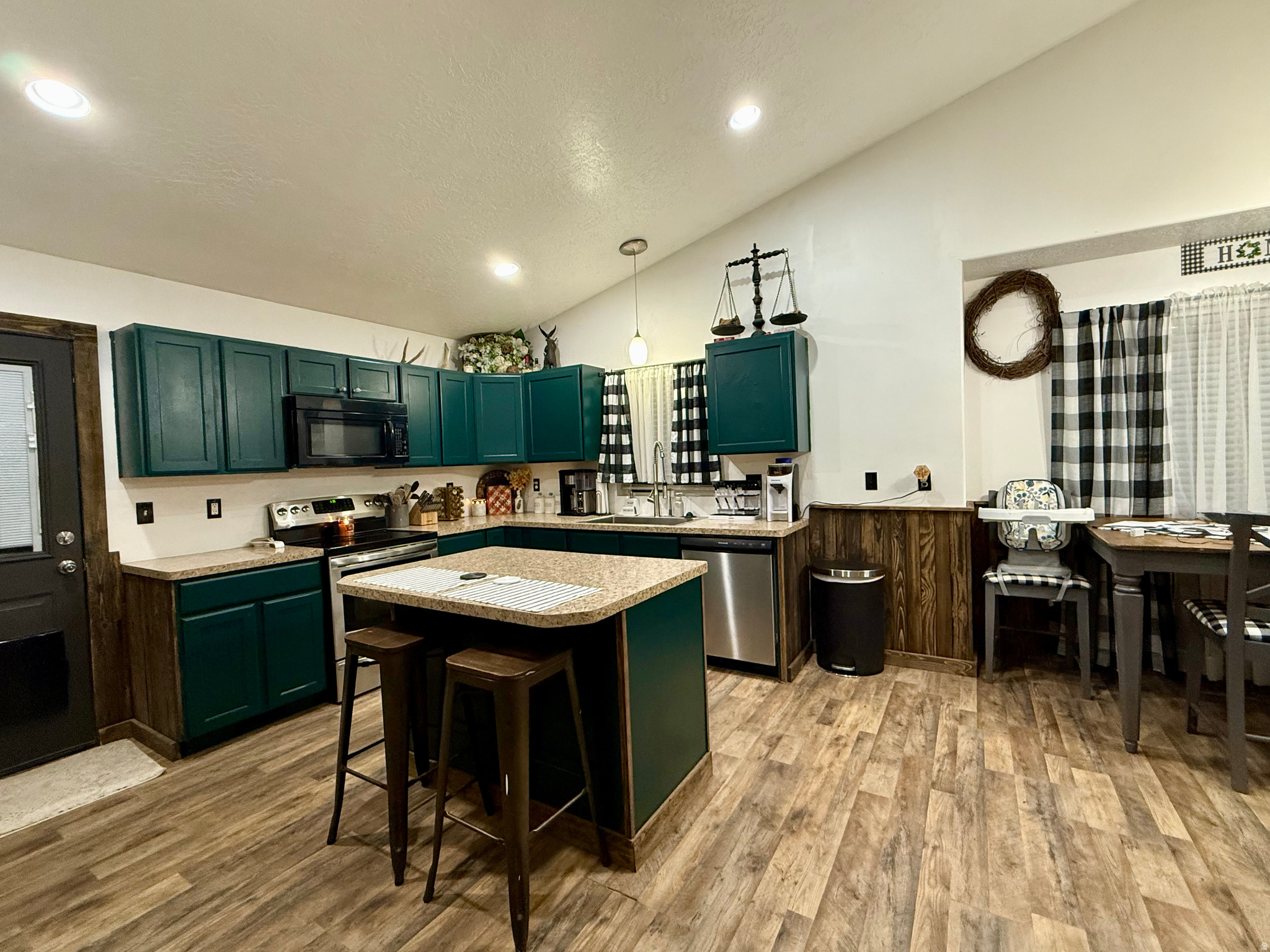 SUNBURST TERRACE - Residential