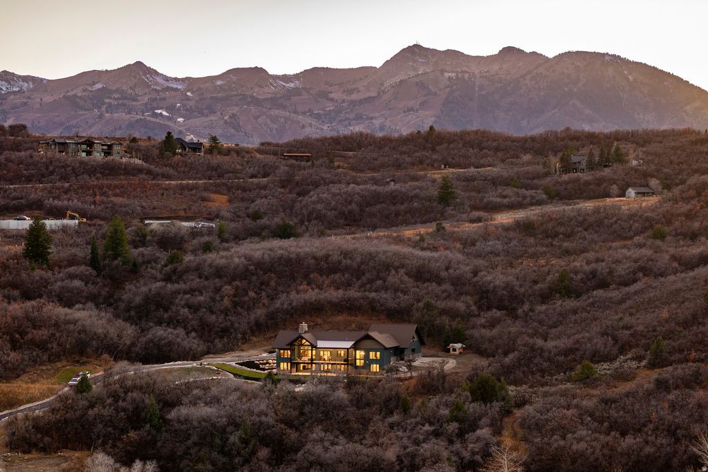 Photo of 5842 OLD SNOWBASIN RD, Huntsville, UT 84317 (MLS # 2125161)