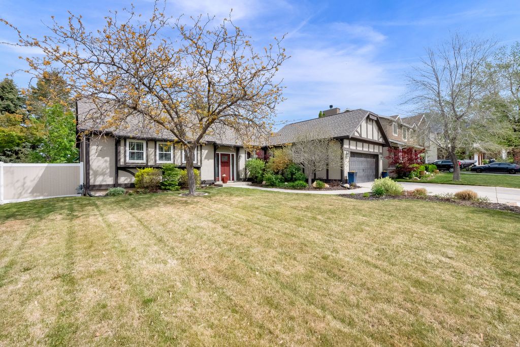 Photo of 2373 E GLACIER DR S, Sandy, UT 84092 (MLS # 2152917)