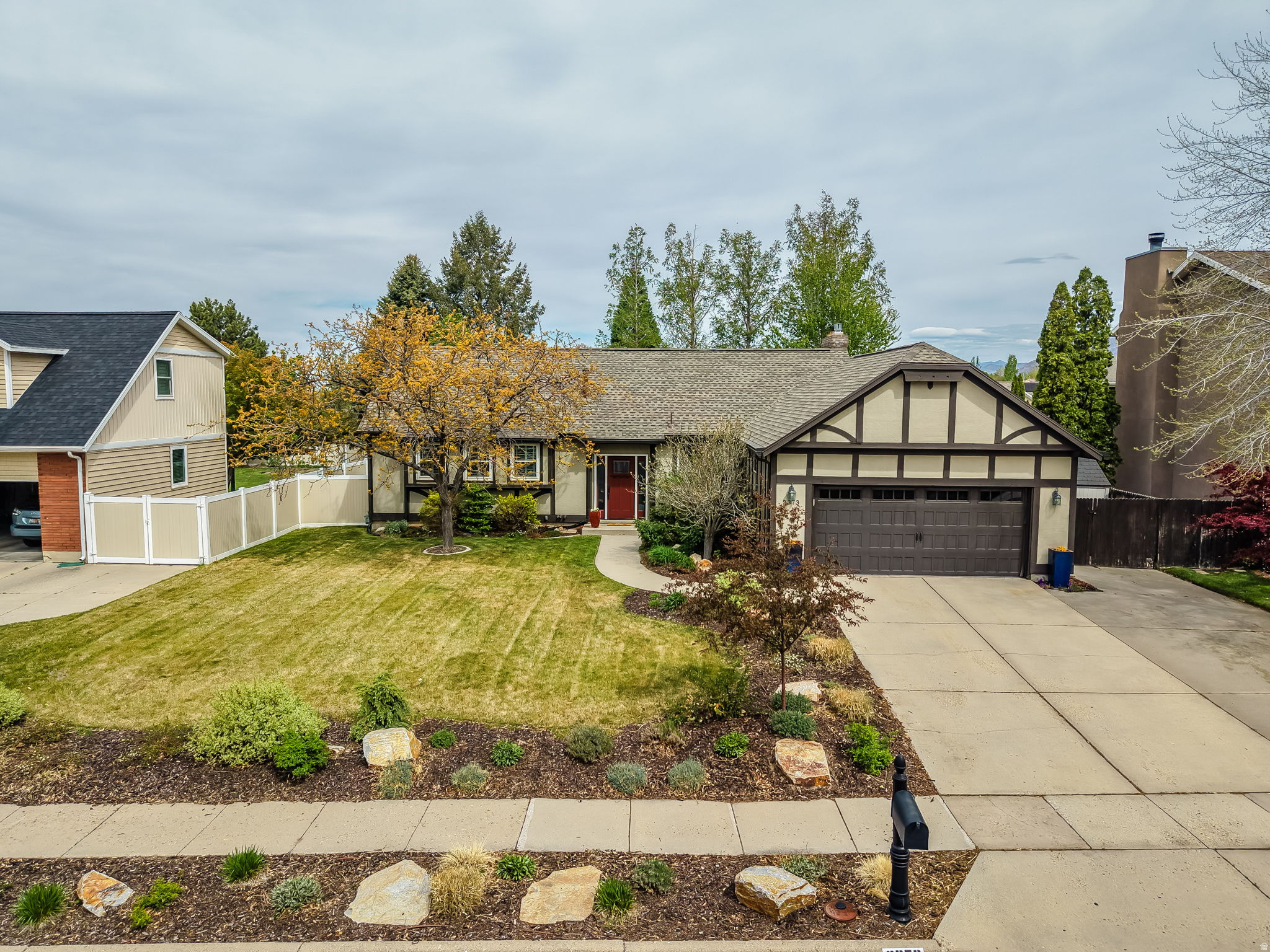 DIMPLE DELL - Residential