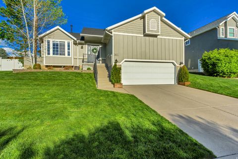 Photo of 11871 S BLUE HERON DR E, Draper, UT 84020 (MLS # 2154281)