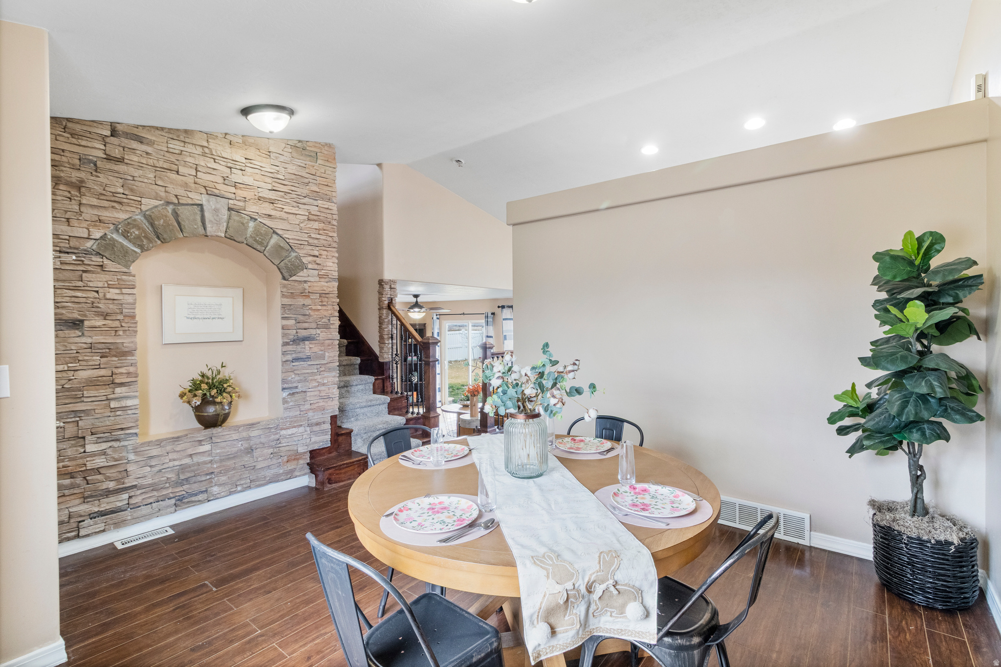 SARATOGE SPRINGS - Residential