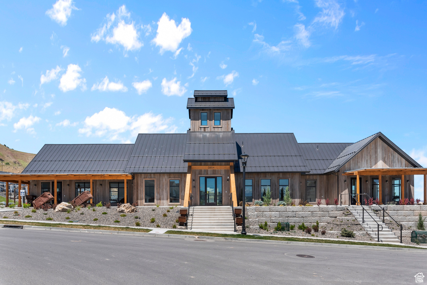 GATEWAY TO LITTLE VALLEY - Residential