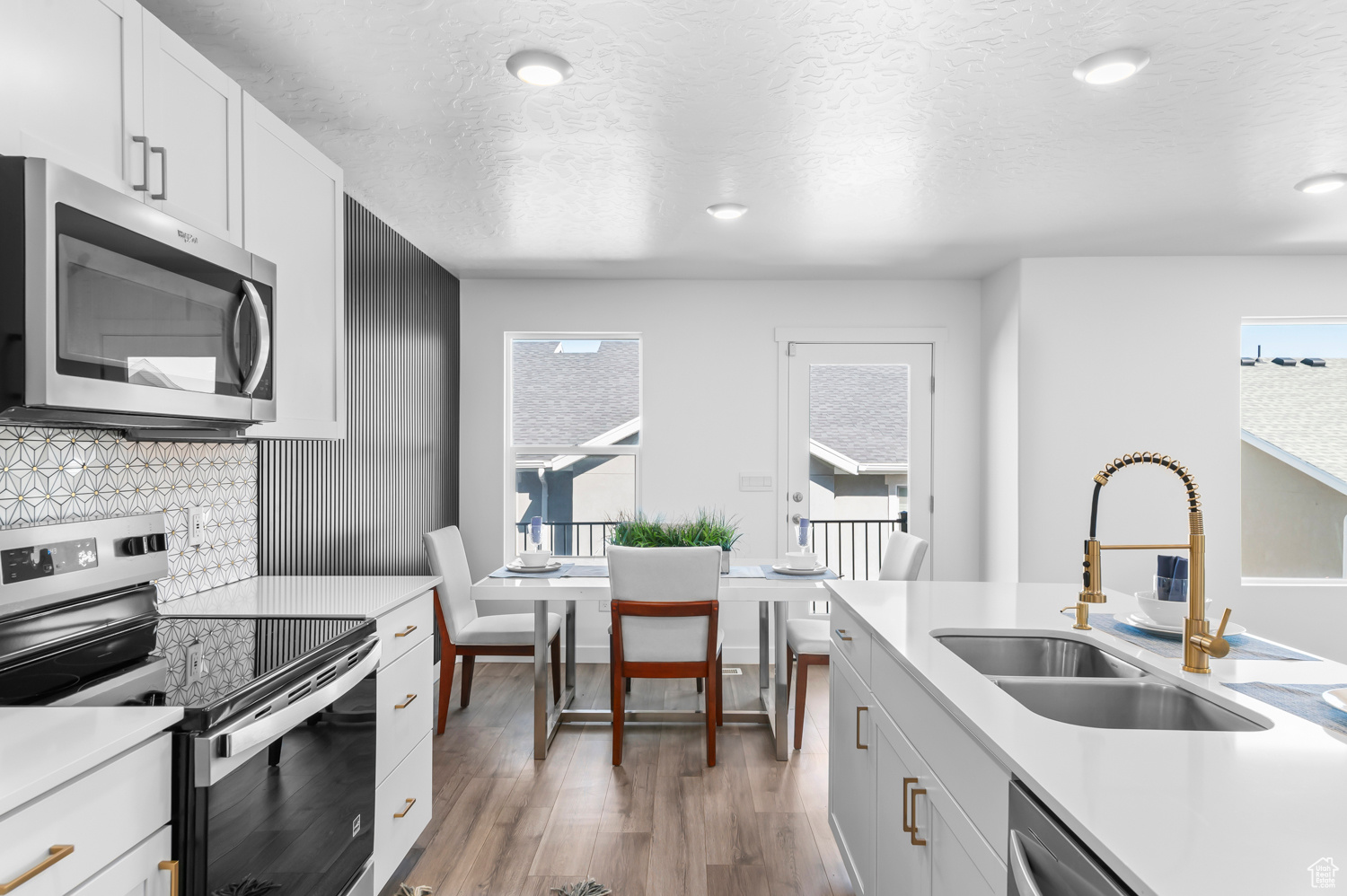 GATEWAY TO LITTLE VALLEY - Residential