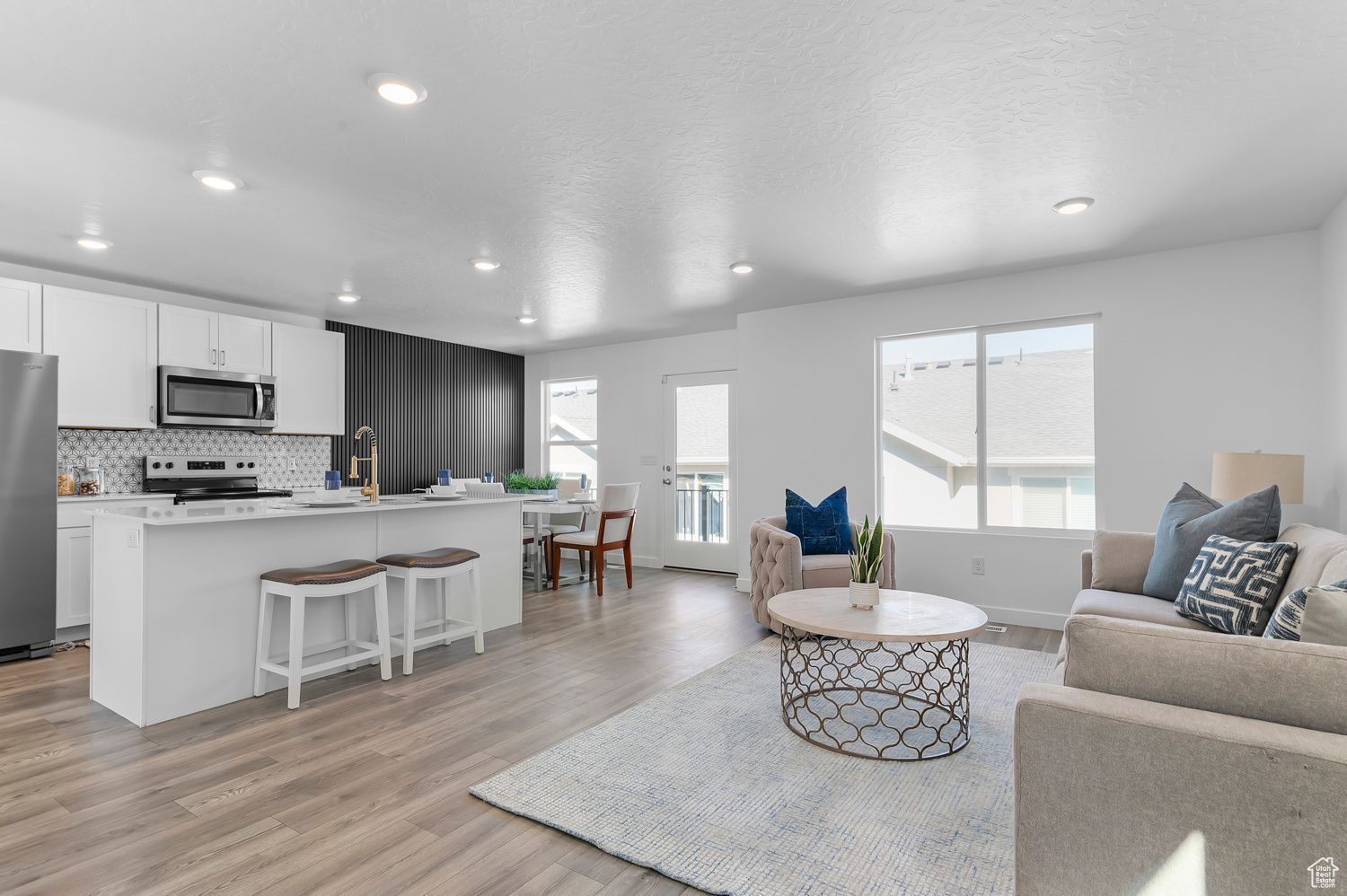 GATEWAY TO LITTLE VALLEY - Residential
