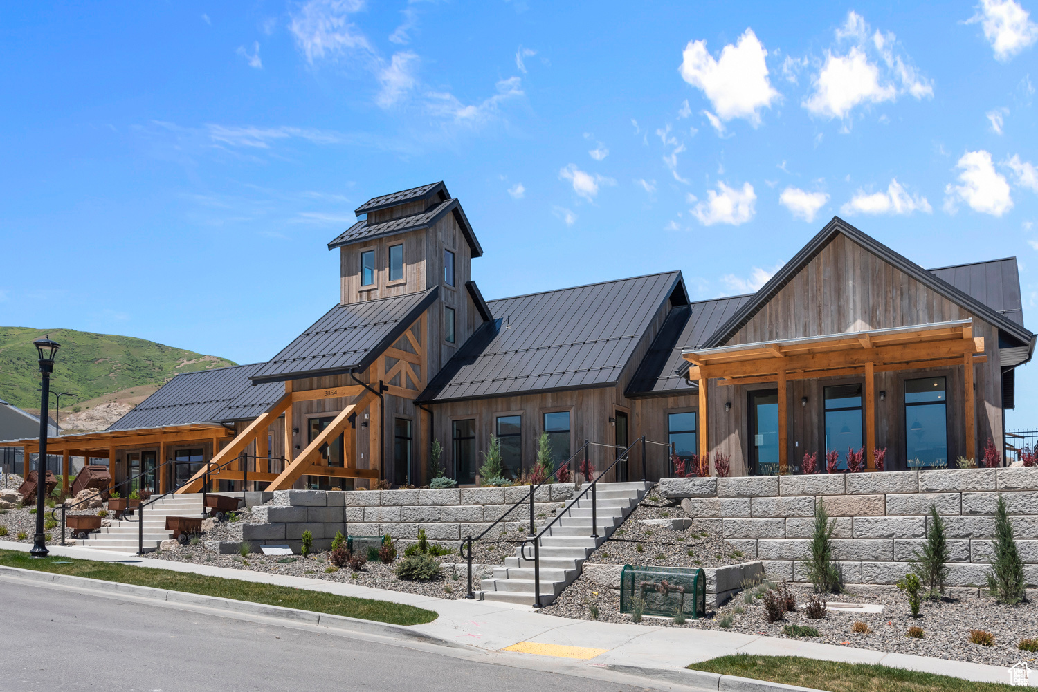 GATEWAY TO LITTLE VALLEY - Residential