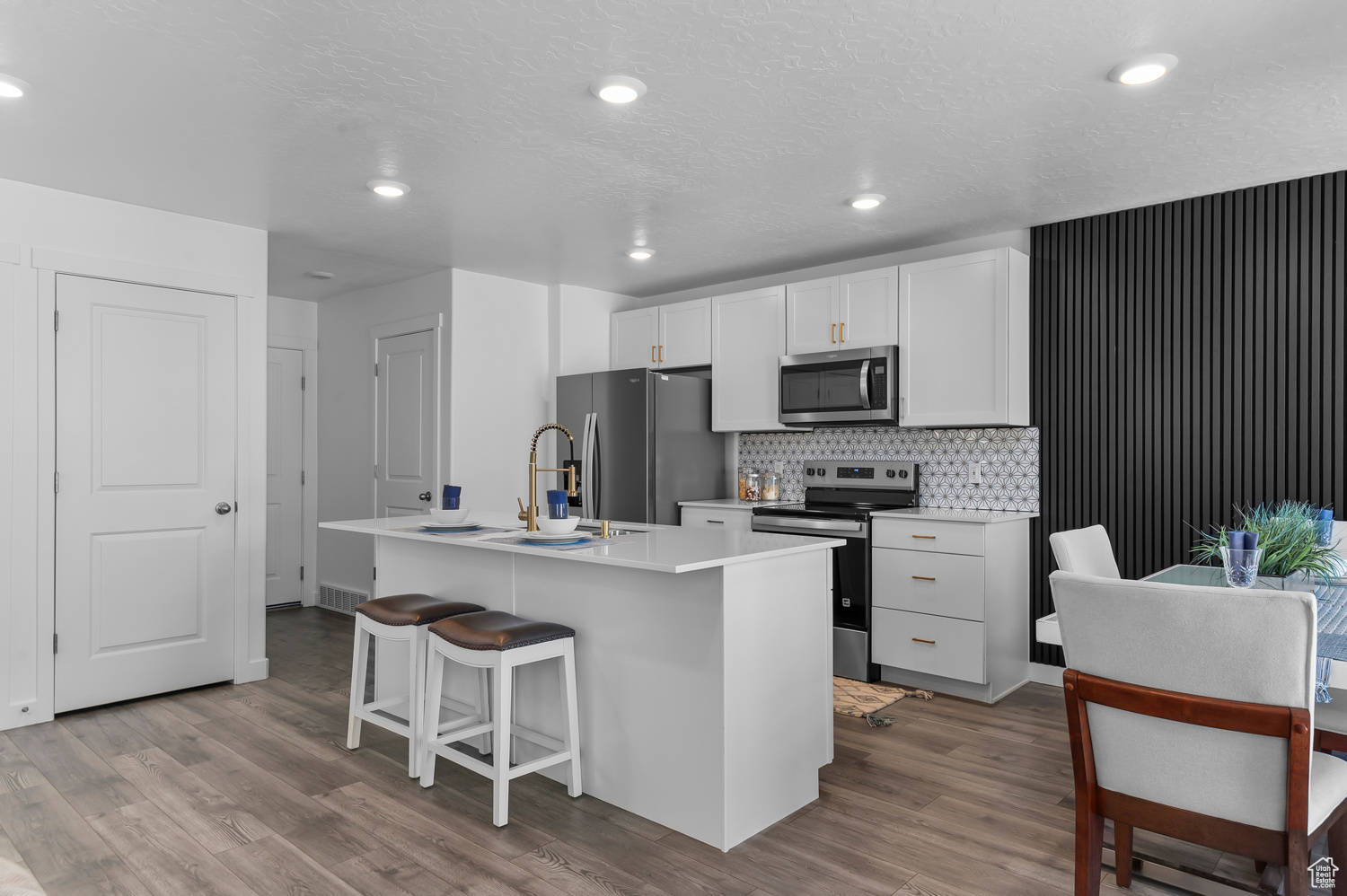 GATEWAY TO LITTLE VALLEY - Residential