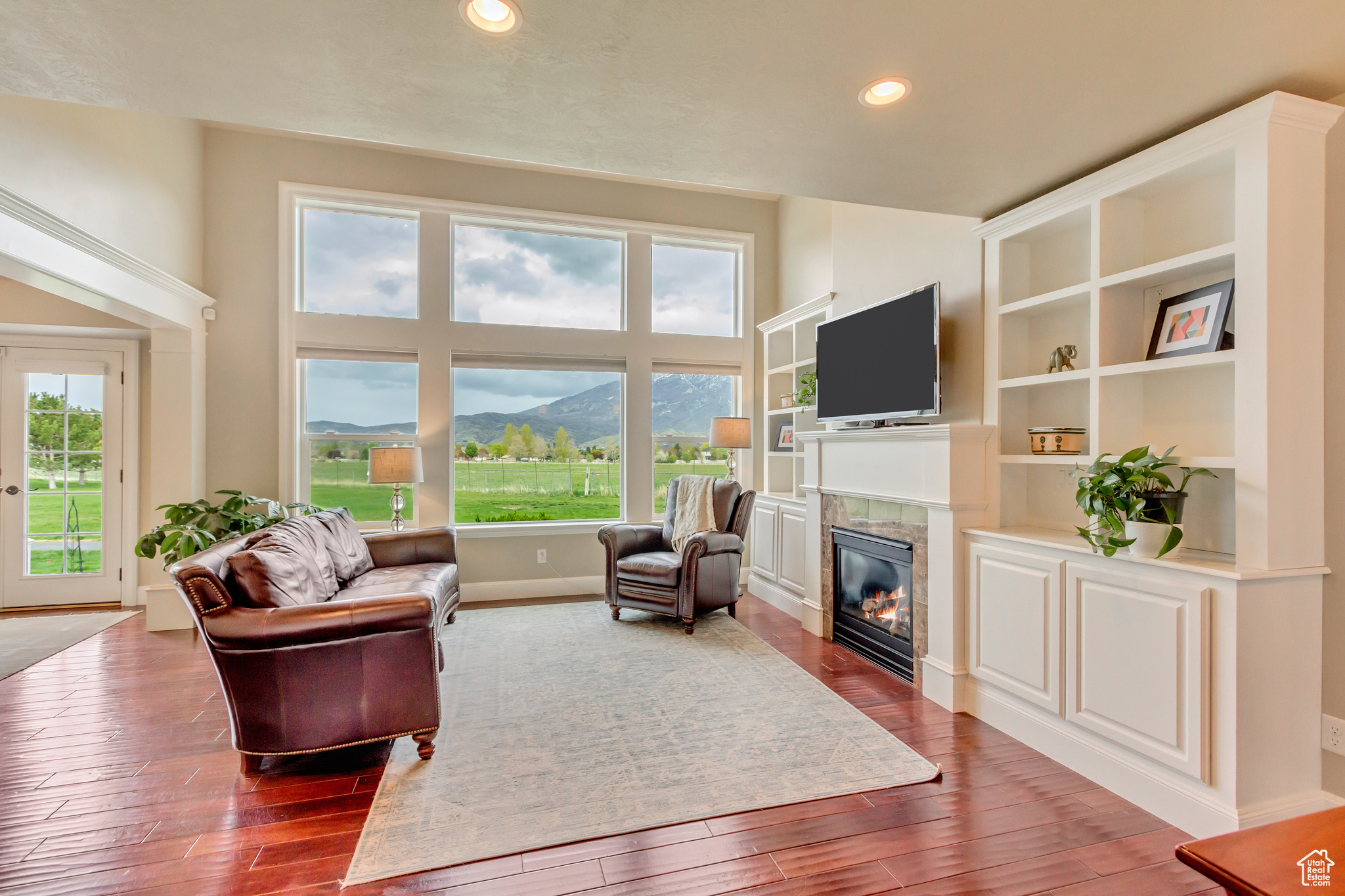 VIEW POINTE - Residential
