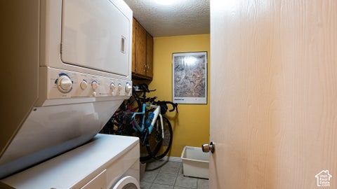Tiny photo for 8144 S COTTONWOOD CIR E, Sandy, UT 84094 (MLS # 2190584)