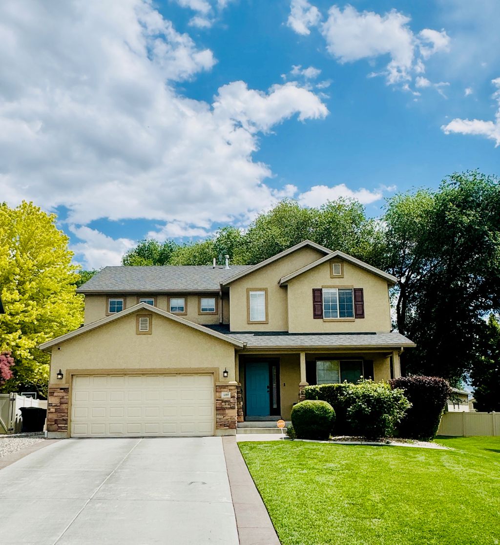 Photo of 1092 S CINNAMON RIDGE DR, Provo, UT 84606 (MLS # 2160451)