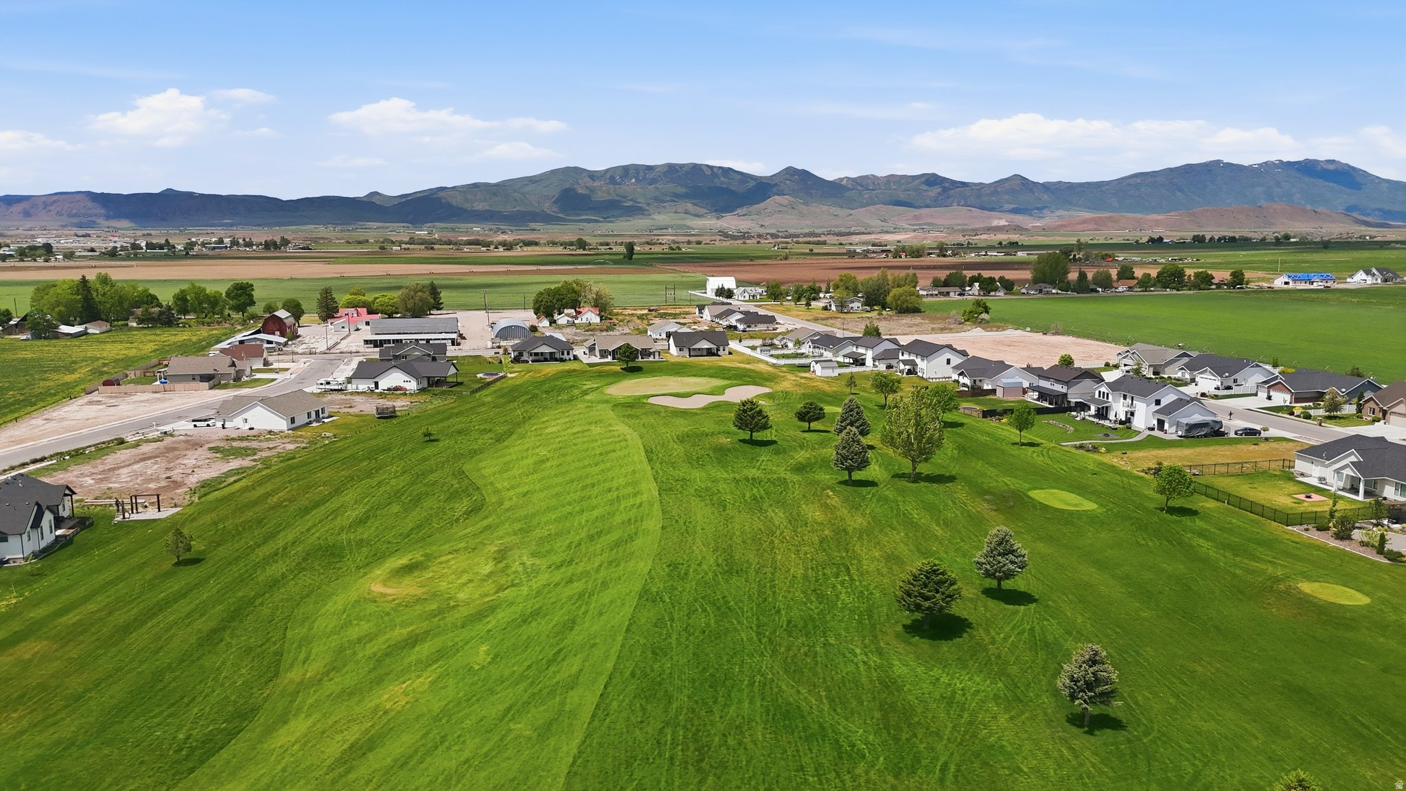 COUNTRY CLUB - Residential