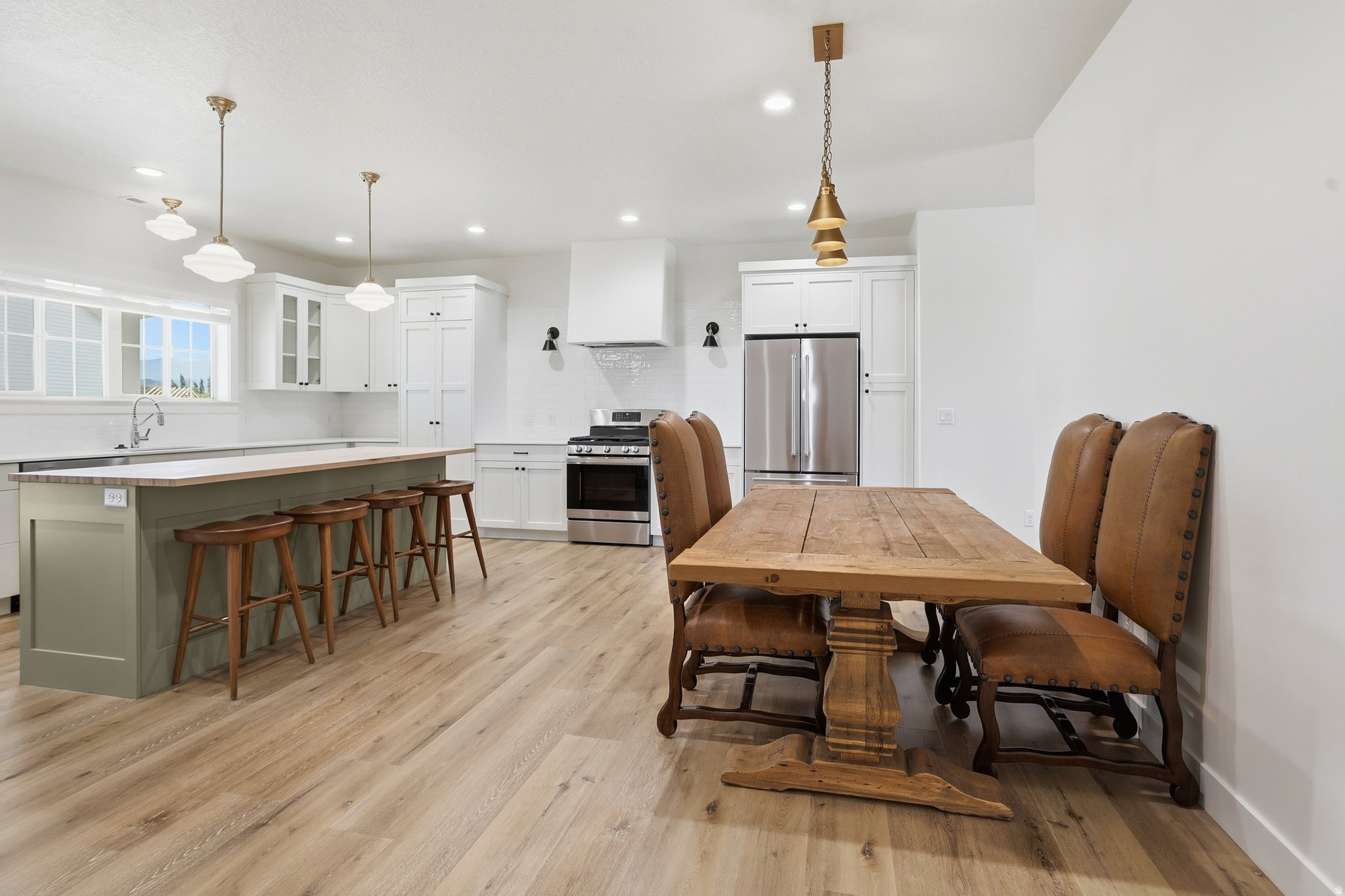 COUNTRY CLUB - Residential