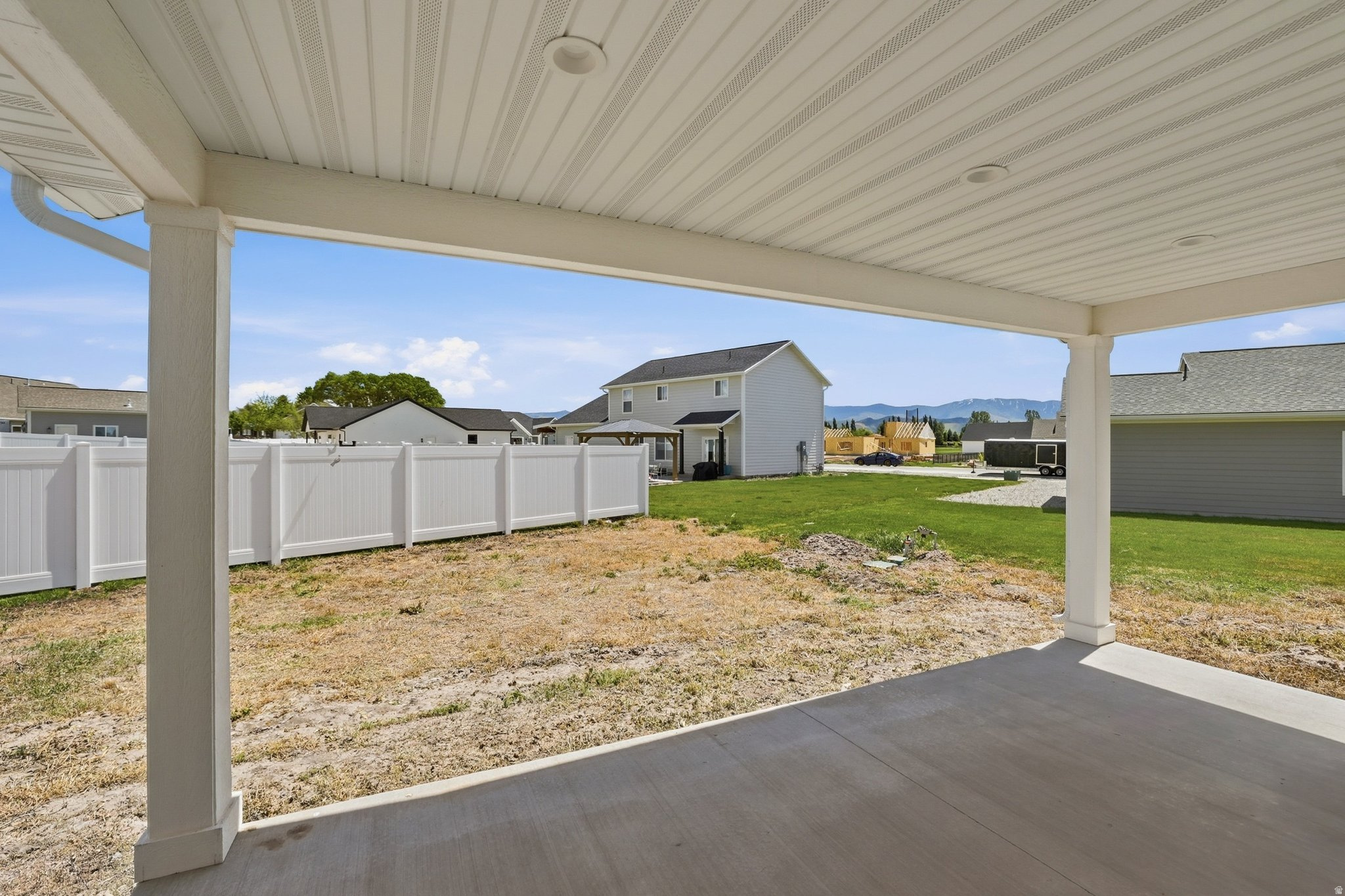 COUNTRY CLUB - Residential