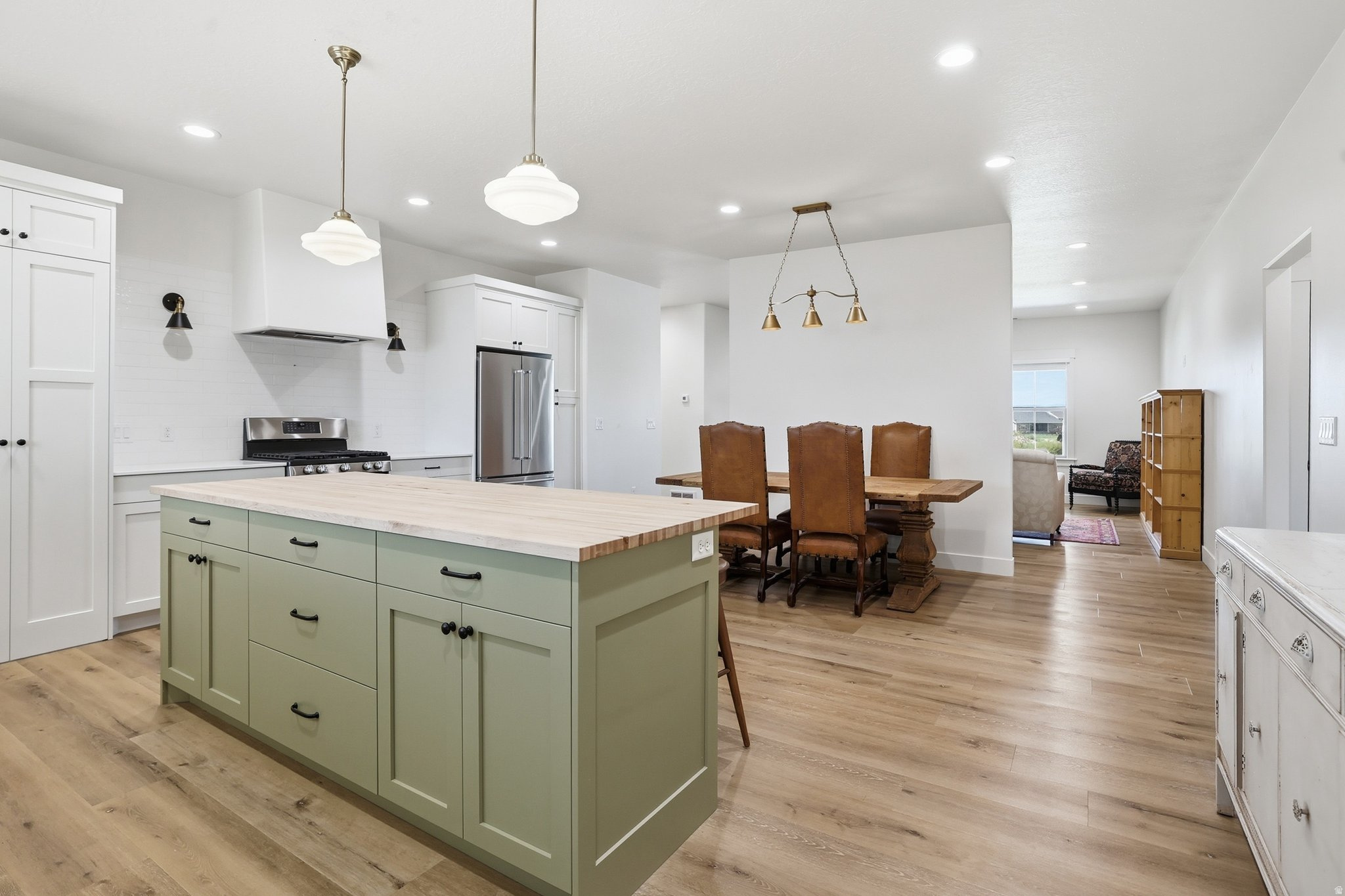 COUNTRY CLUB - Residential