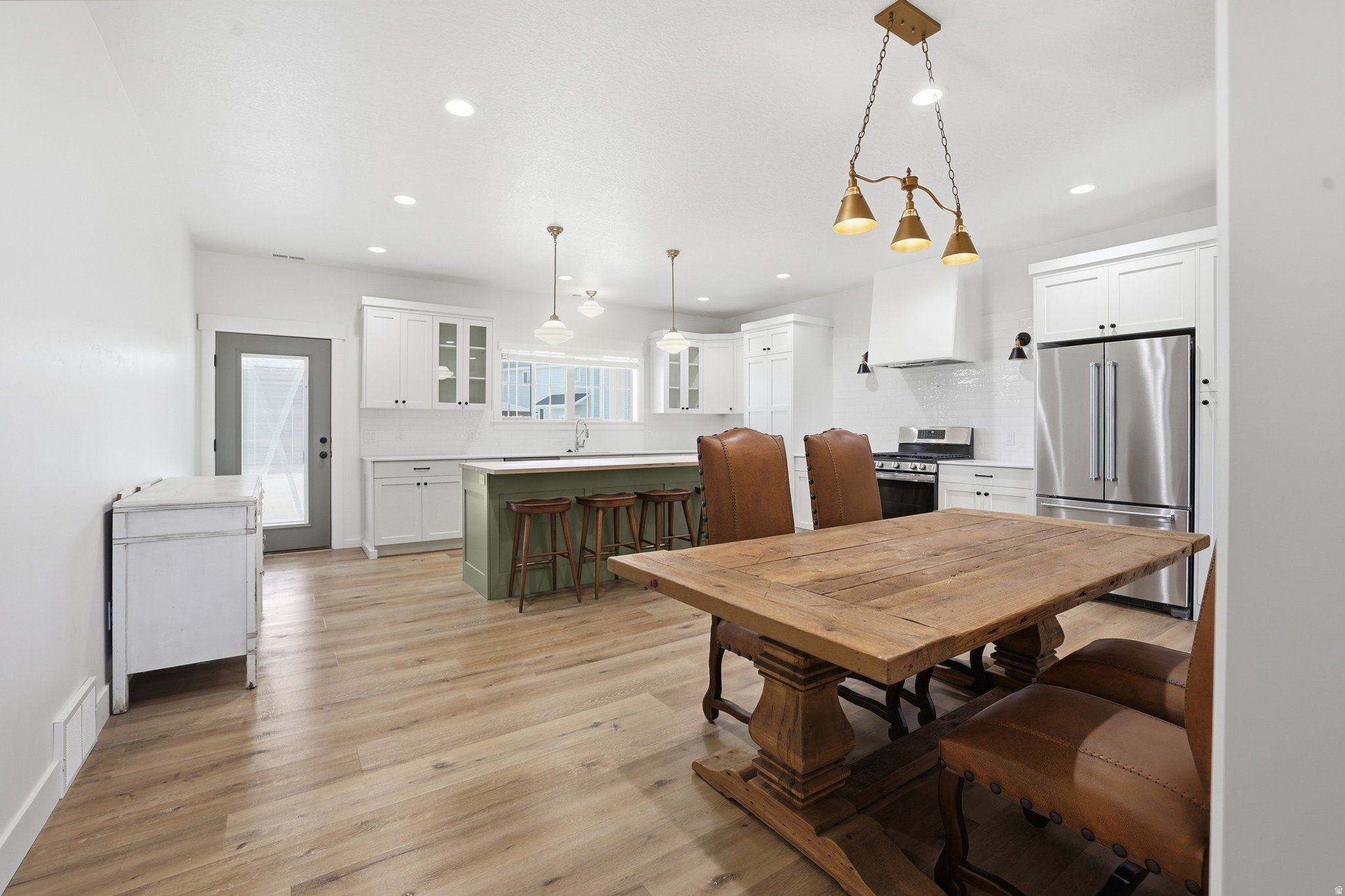 COUNTRY CLUB - Residential