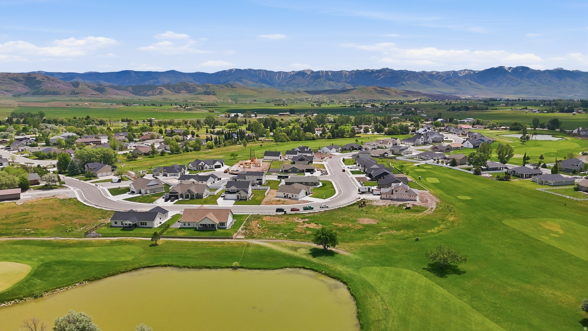 COUNTRY CLUB - Residential