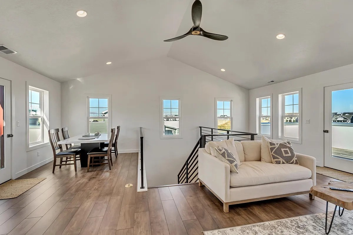 MARINA VILLAGE- DAYBREAK - Residential