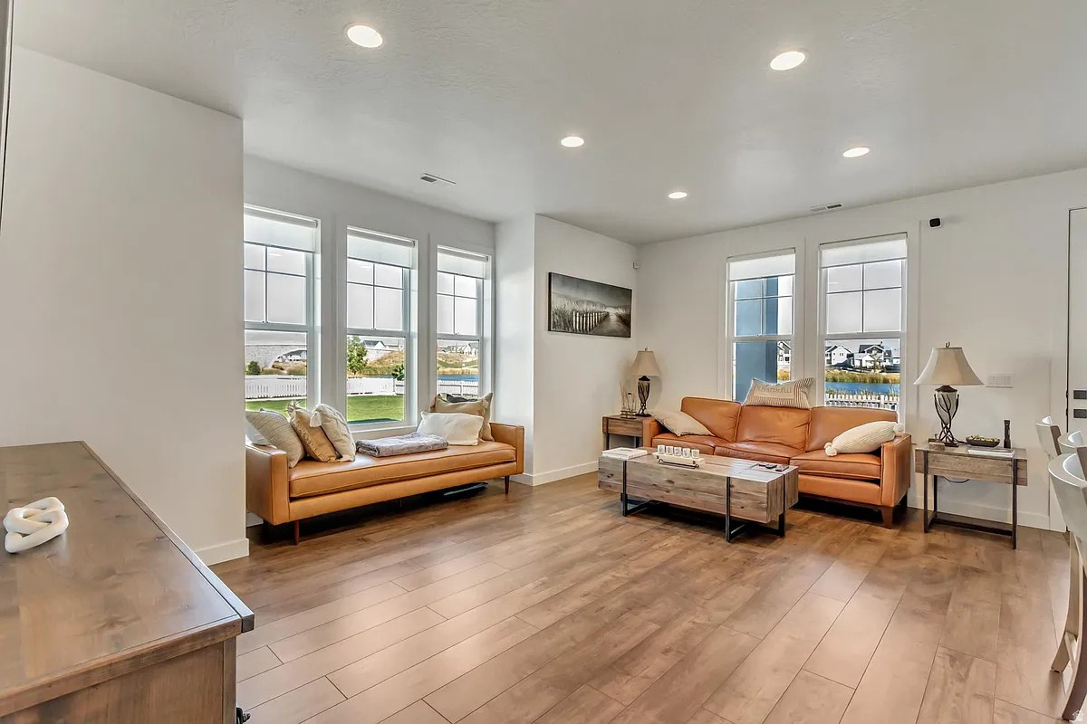 MARINA VILLAGE- DAYBREAK - Residential