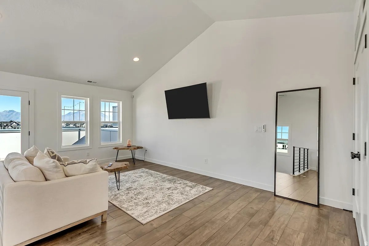 MARINA VILLAGE- DAYBREAK - Residential