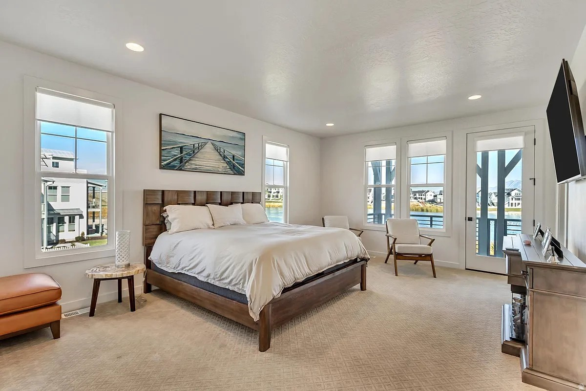 MARINA VILLAGE- DAYBREAK - Residential