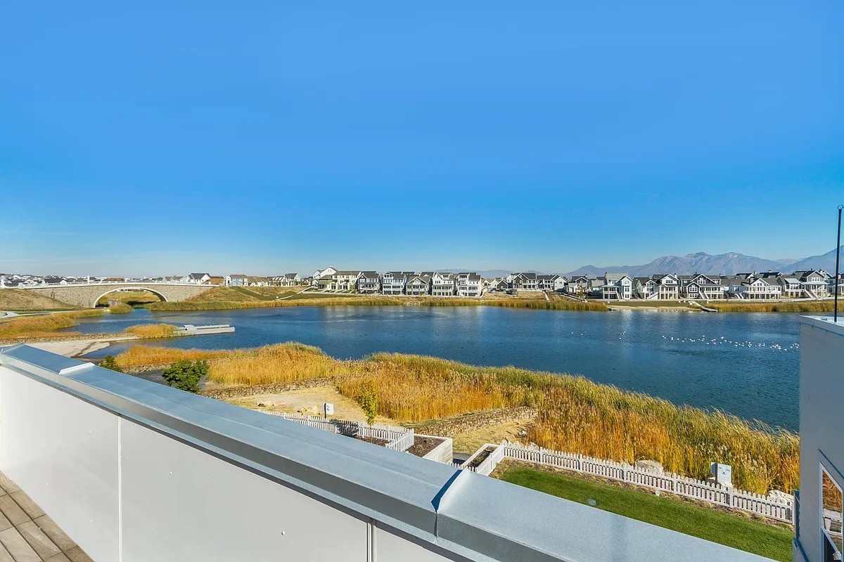 MARINA VILLAGE- DAYBREAK - Residential