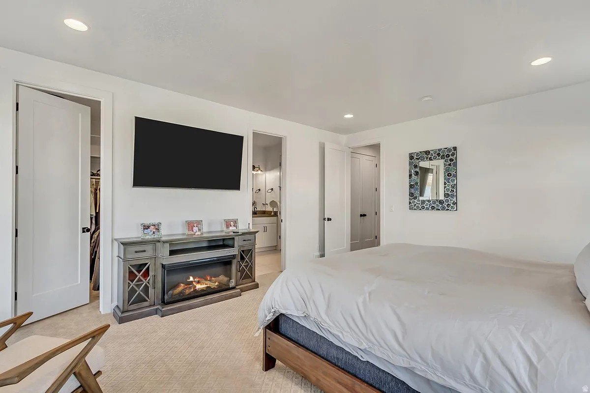 MARINA VILLAGE- DAYBREAK - Residential