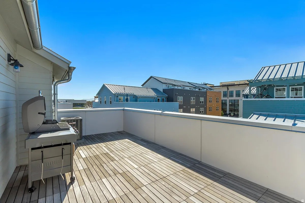 MARINA VILLAGE- DAYBREAK - Residential