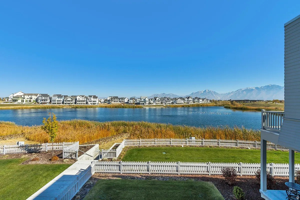 MARINA VILLAGE- DAYBREAK - Residential