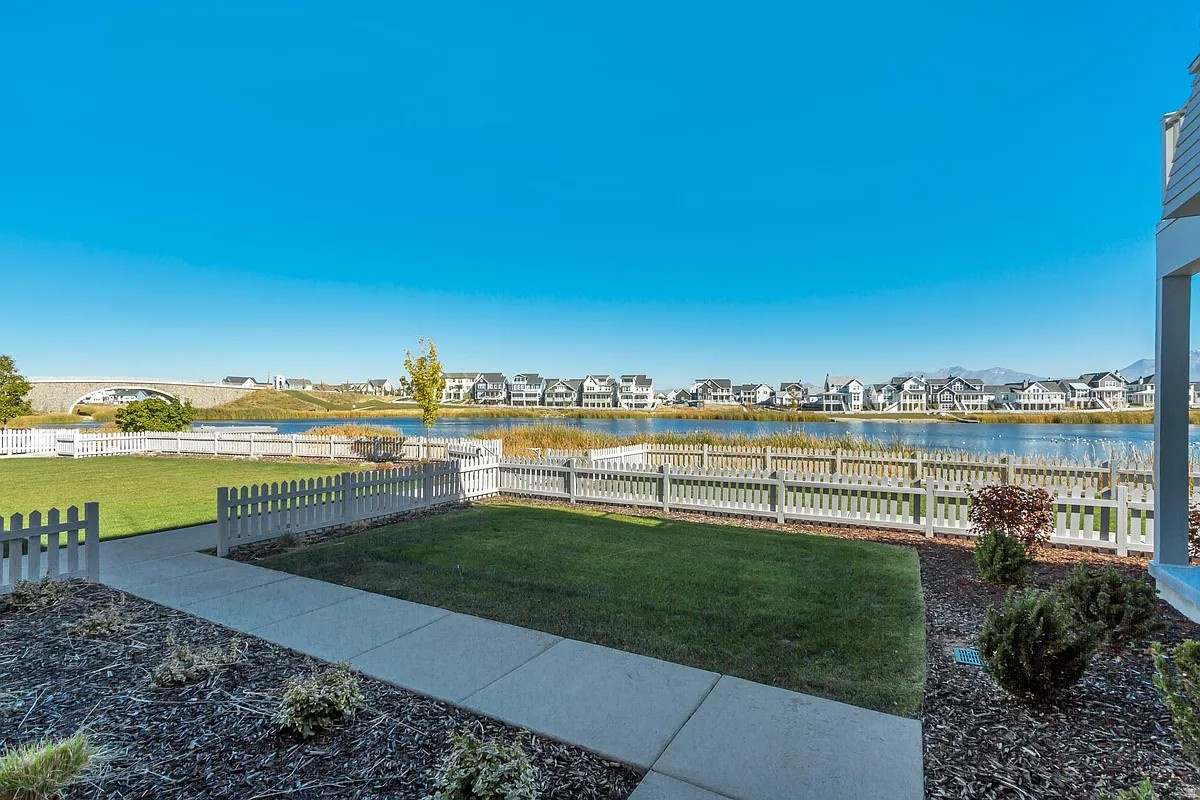 MARINA VILLAGE- DAYBREAK - Residential