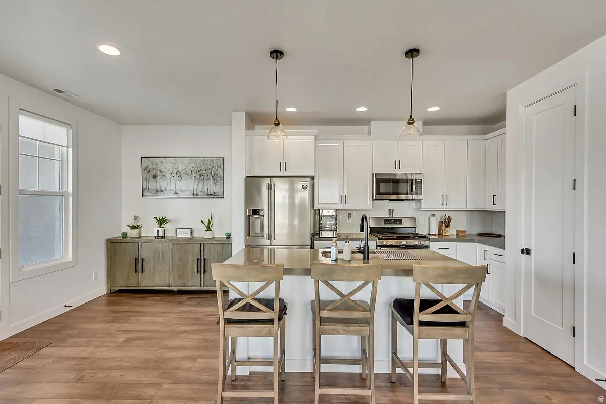 MARINA VILLAGE- DAYBREAK - Residential