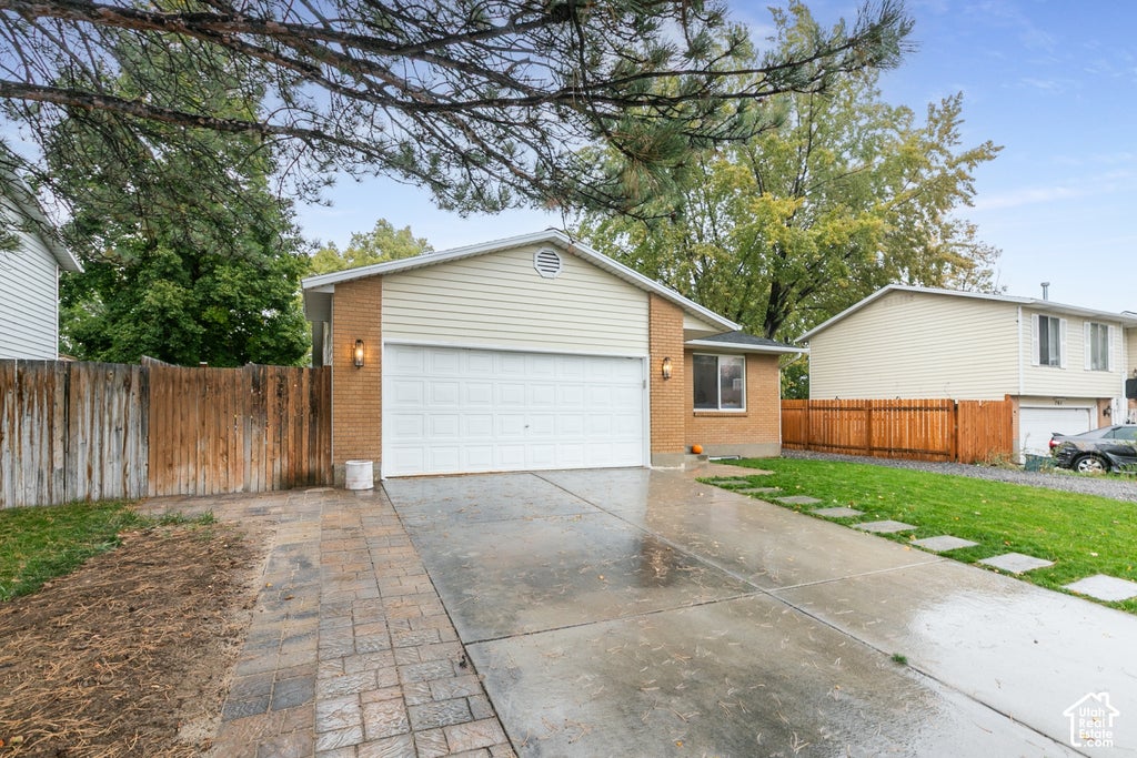 Photo of 753 E SANDY DUNES DR S, Sandy, UT 84094 (MLS # 2193526)